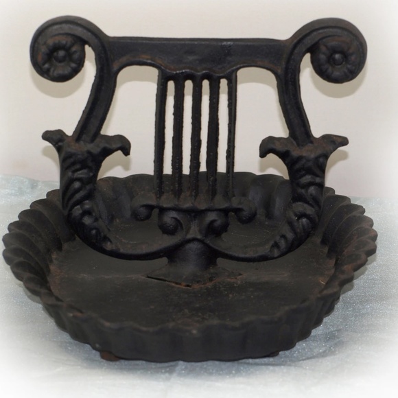 RARE! Large Heavy Art Deco Cast Iron Ashtray, 19-1  Artist Mark, Black, Jewelry - Picture 1 of 7